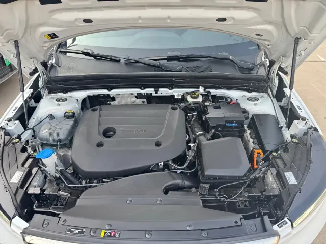 Volvo XC40 — Фото автомобиля 9