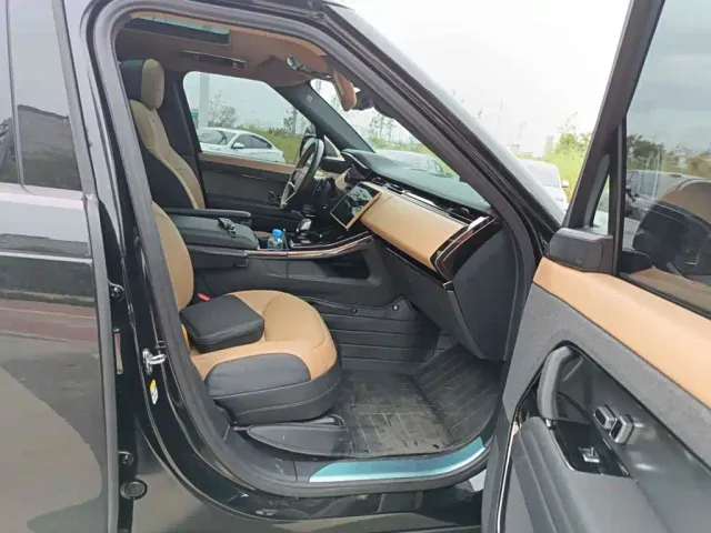 Land Rover Range Rover Sport — Фото автомобиля 10
