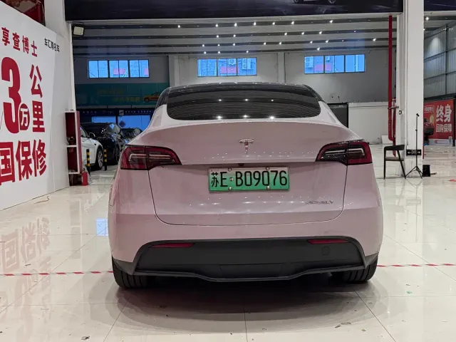Tesla Model Y — Фото автомобиля 5