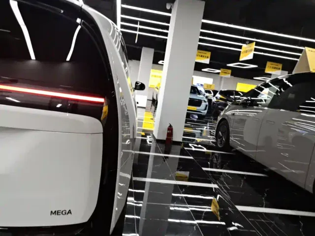 Li Auto MEGA — Фото автомобиля 7