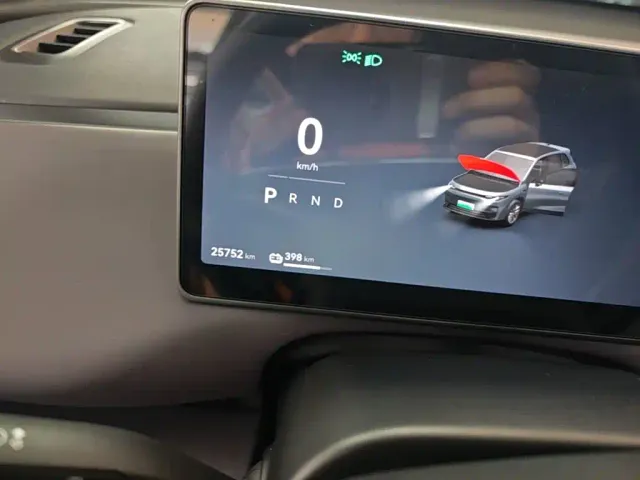 Leapmotor C10 — Фото автомобиля 11