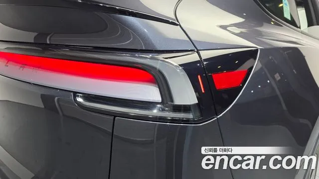Tesla Model Y — Фото автомобиля 8