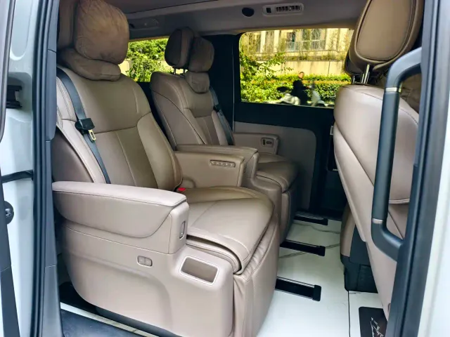Li Auto MEGA — Фото автомобиля 9