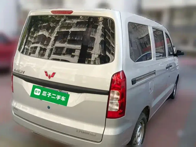 Wuling Hongguang V — Фото автомобиля 4