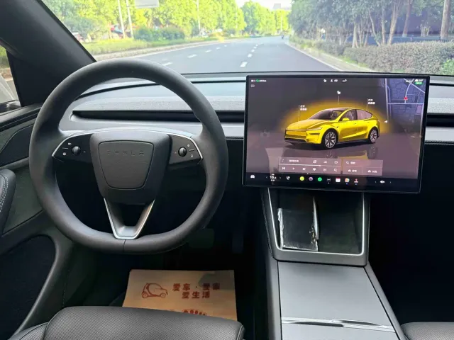 Tesla Model Y L — Фото автомобиля 17