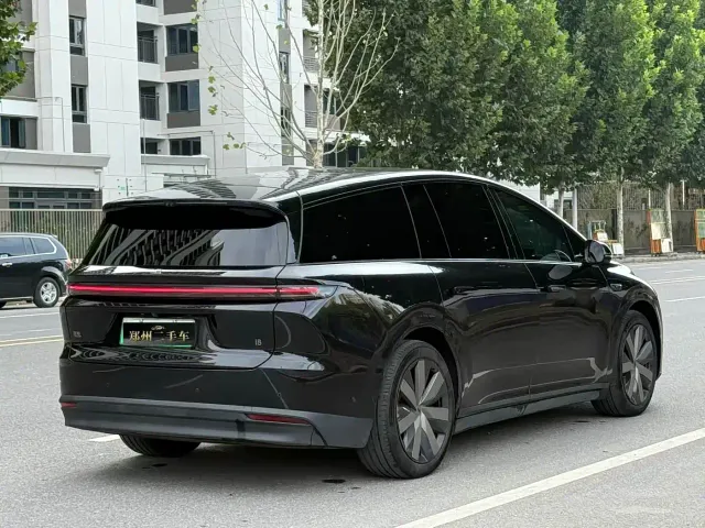 Li Auto i8 — Фото автомобиля 18