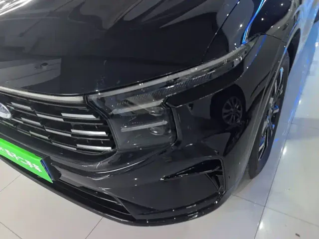 Ford Edge — Фото автомобиля 23