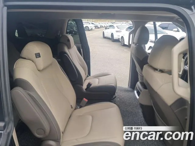 Kia Carnival Generation 4 — Фото автомобиля 10