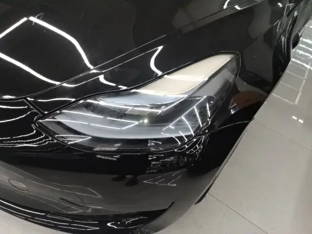 Tesla Model 3 — Фото автомобиля 23