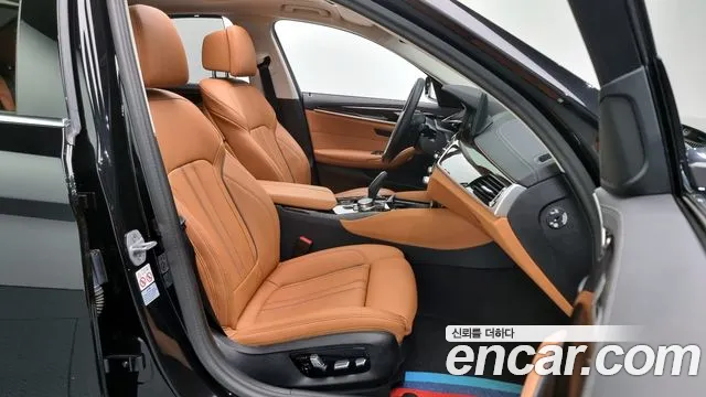 BMW 5 Series G30 — Фото автомобиля 10
