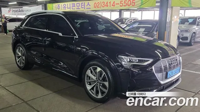 Audi e-tron — Фото автомобиля 3