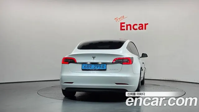 Tesla Model 3 — Фото автомобиля 2