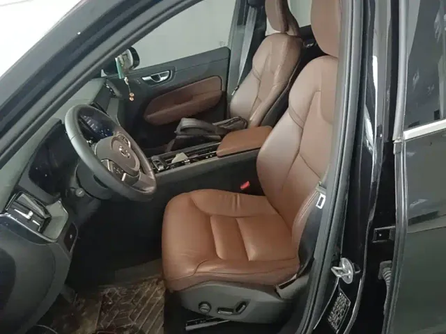 Volvo XC60 — Фото автомобиля 14
