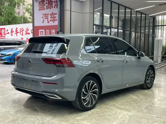 Volkswagen Golf — Фото автомобиля 7