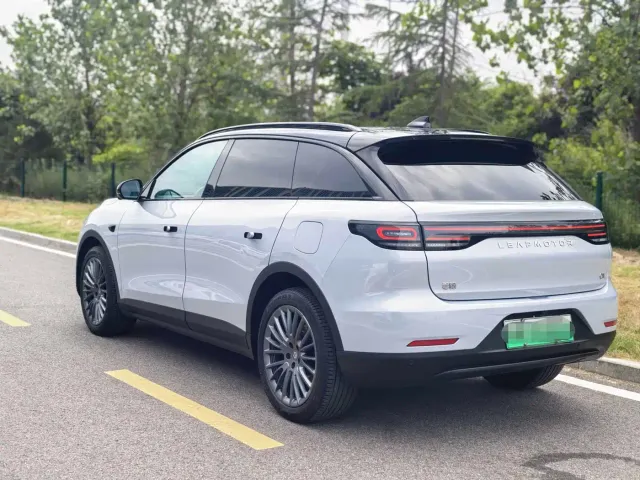Leapmotor C11 — Фото автомобиля 14