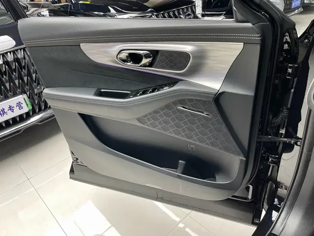 GAC Trumpchi GS8 — Фото автомобиля 10