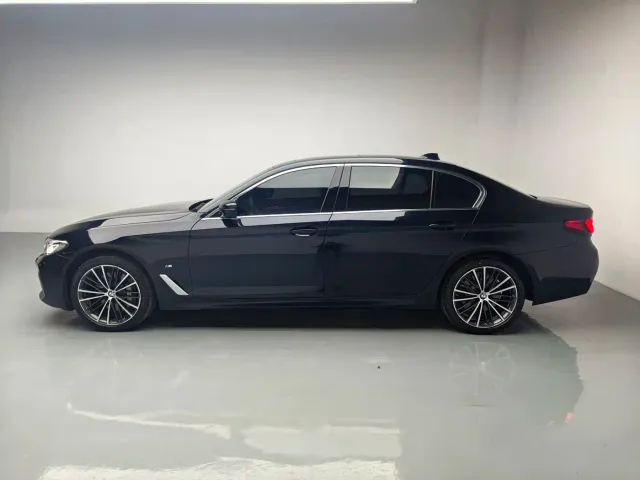 BMW 5 Series — Фото автомобиля 12