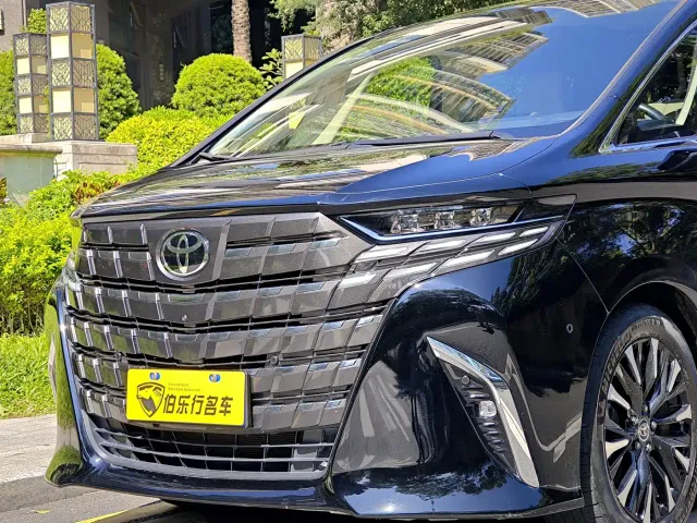 Toyota Alphard — Фото автомобиля 3