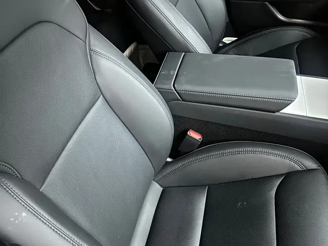 Tesla Model 3 — Фото автомобиля 4