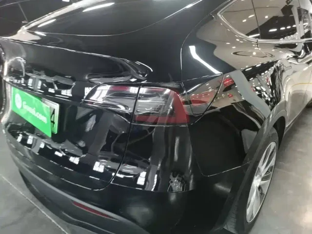 Tesla Model Y — Фото автомобиля 7
