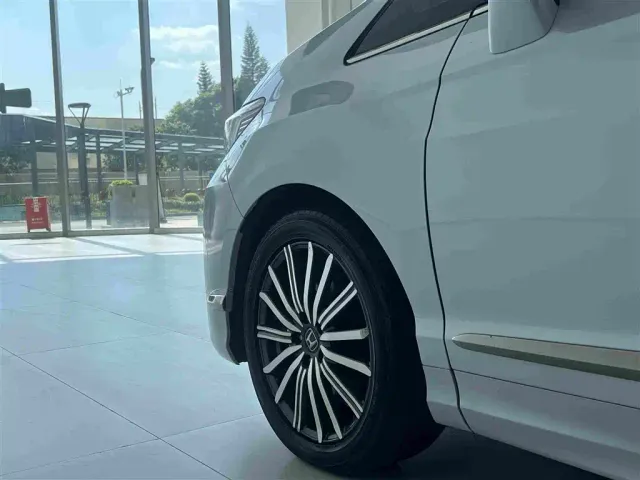 Honda Elysion — Фото автомобиля 12