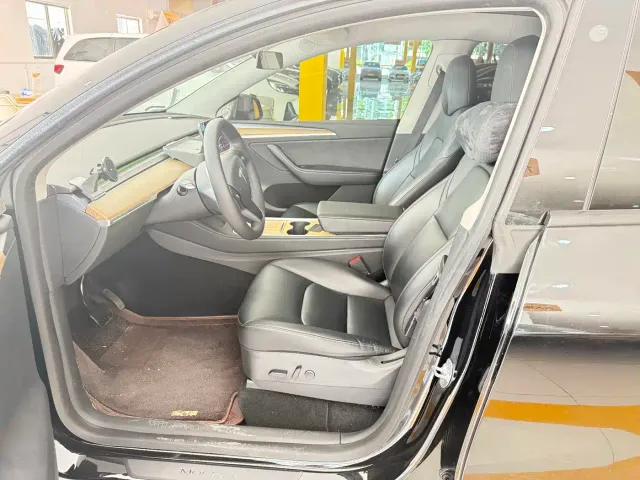 Tesla Model Y — Фото автомобиля 5
