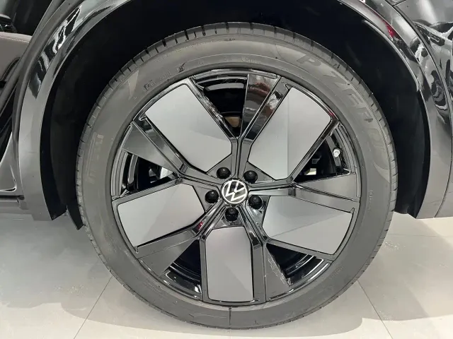 Volkswagen Touareg — Фото автомобиля 8