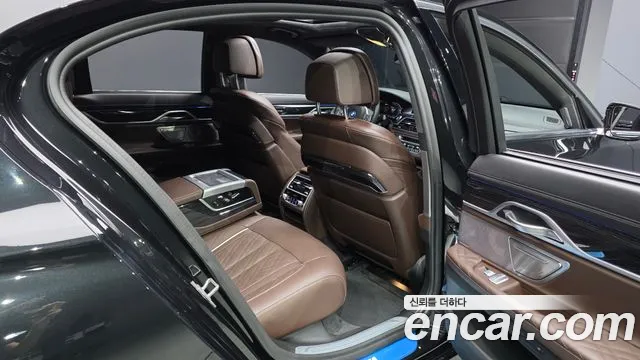 BMW 7 Series — Фото автомобиля 18