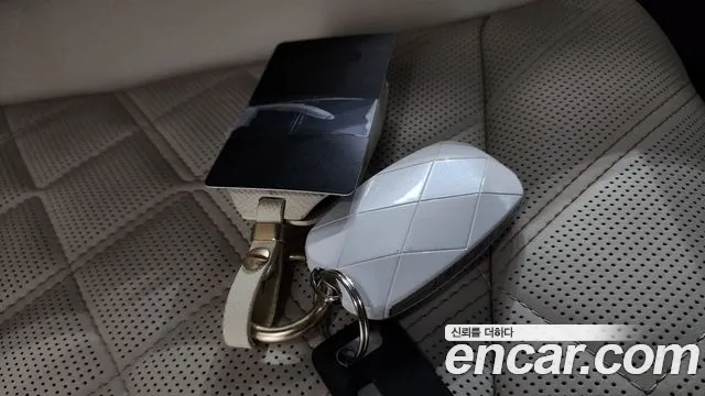 Genesis GV70 — Фото автомобиля 15