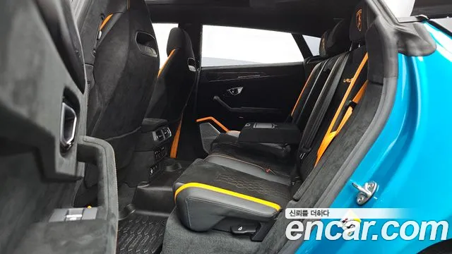 Lamborghini Urus — Фото автомобиля 11