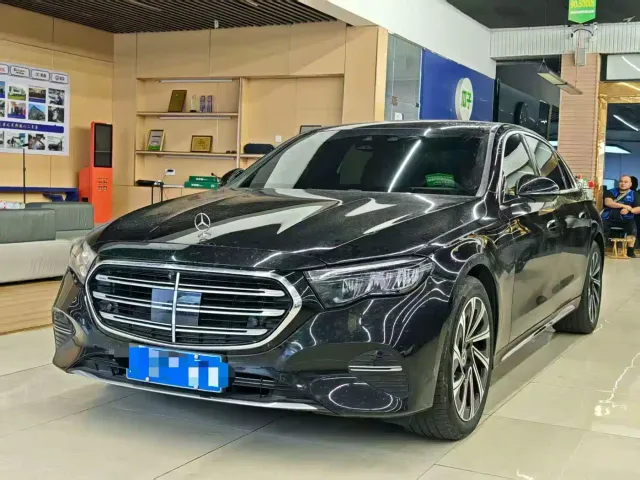 Фотография автомобиля — Mercedes-Benz E-Class