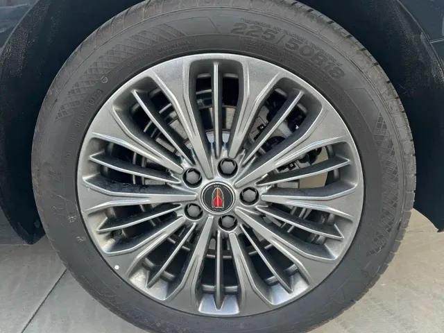 Hongqi H5 — Фото автомобиля 17