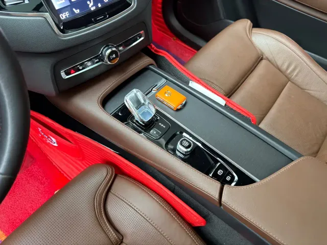 Volvo XC90 — Фото автомобиля 11