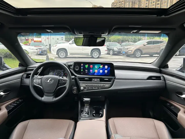Lexus ES — Фото автомобиля 12
