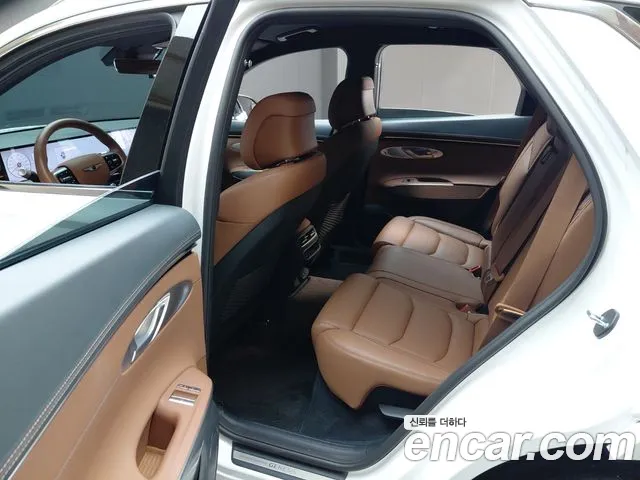 Genesis GV70 2.5T Бензин AWD — Фото автомобиля 11