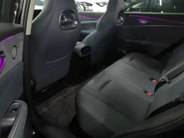 BYD Hai Shi 07 DM-i — Фото автомобиля 11