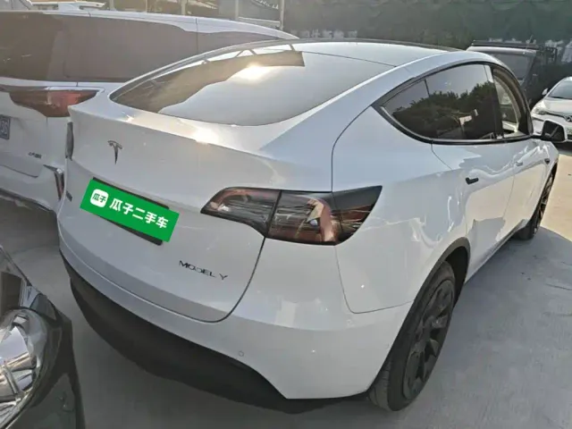 Tesla Model Y — Фото автомобиля 6