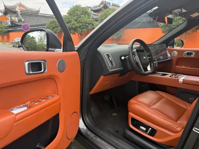 Li Auto L9 — Фото автомобиля 10
