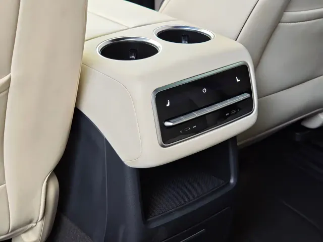 Li Auto L8 — Фото автомобиля 23