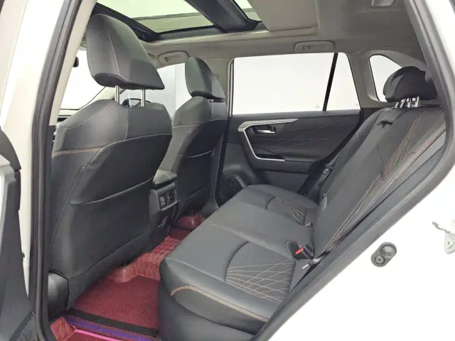 Toyota RAV4 — Фото автомобиля 14