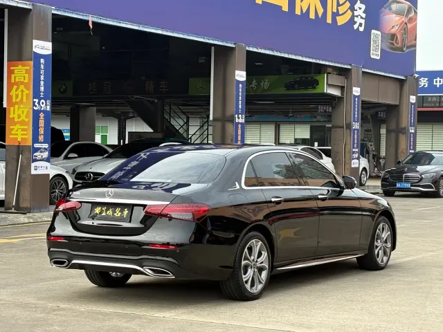 Mercedes-Benz E-Class — Фото автомобиля 19