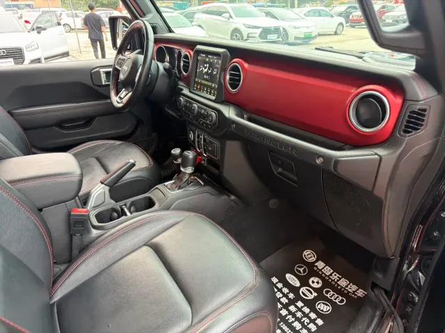 Jeep Wrangler — Фото автомобиля 10