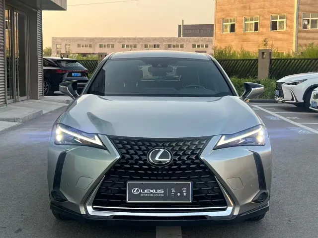 Lexus UX — Фото автомобиля 2