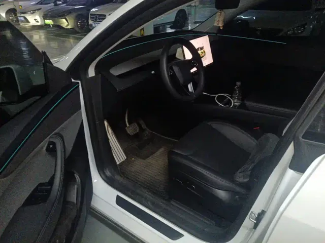Tesla Model Y — Фото автомобиля 12