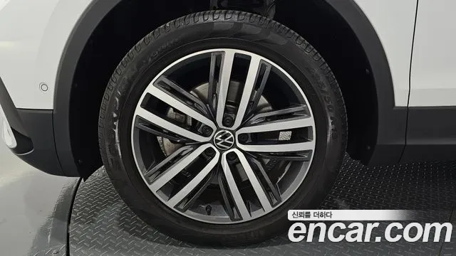 Volkswagen Tiguan — Фото автомобиля 5