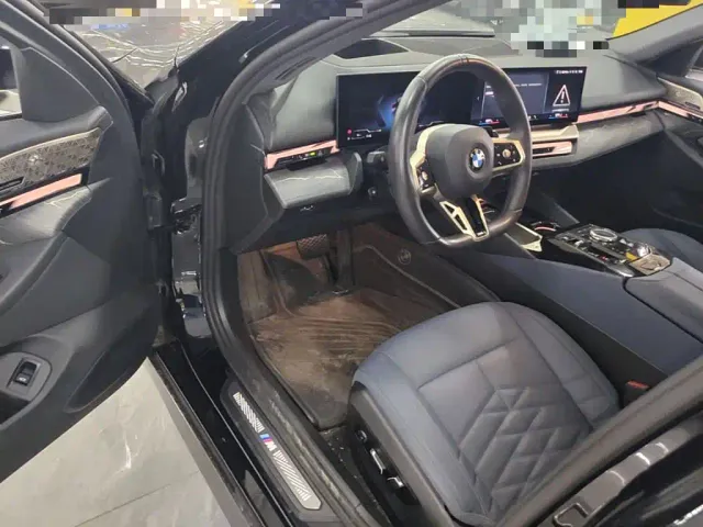 BMW 5 Series — Фото автомобиля 15