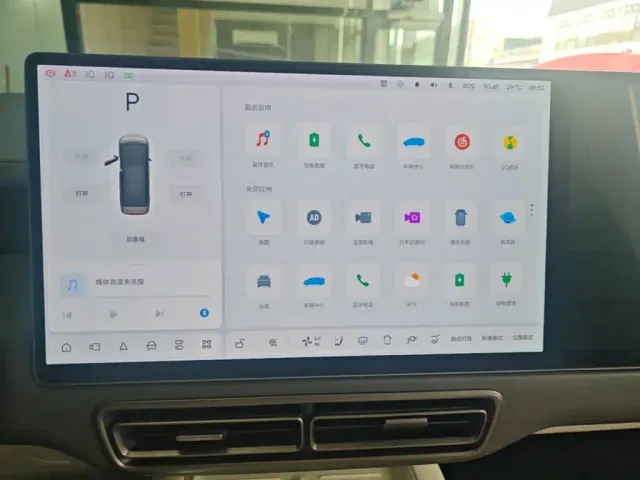 Li Auto MEGA — Фото автомобиля 12
