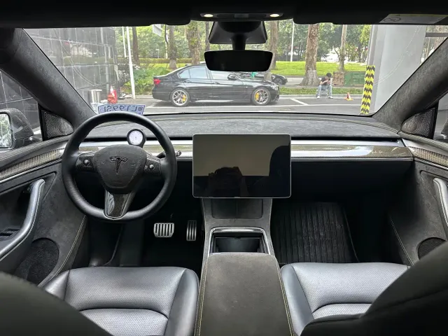 Tesla Model Y — Фото автомобиля 6