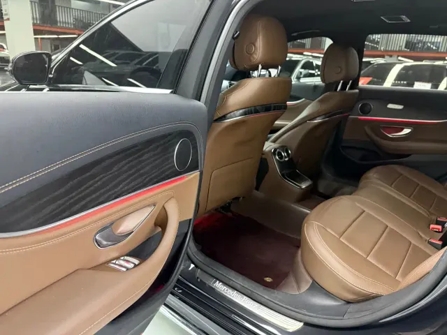 Mercedes-Benz E-Class — Фото автомобиля 14
