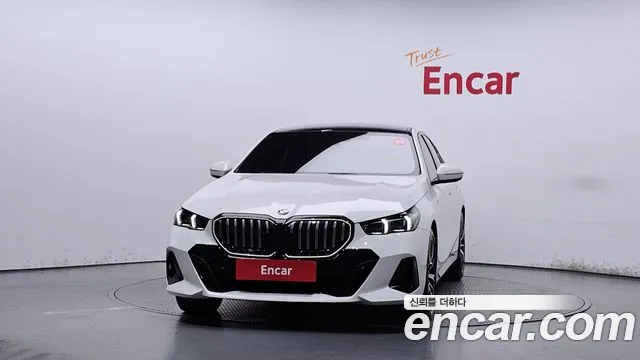 BMW 5 Series G60 — Фото автомобиля 3